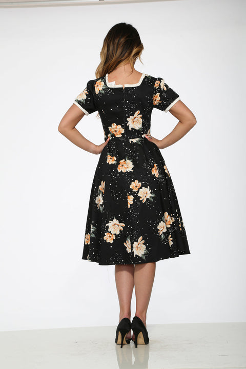 Schwarz-gelbes Swingkleid mit Blumenmuster-1