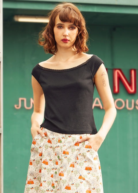 Lace by Day Marilyn Neck Tee (Endgültiger Verkauf)-1