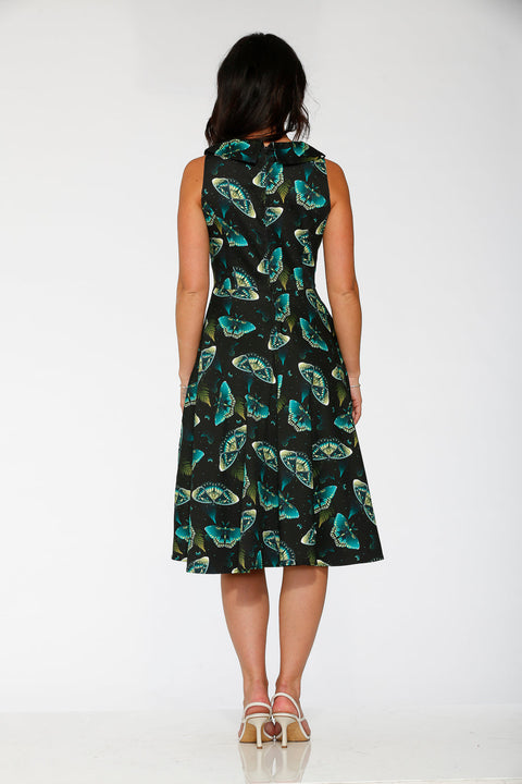 Dunkles und mystisches Schmetterlings-Swingkleid-5