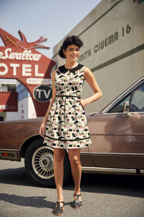 Kleid mit Kragen und Katzenmotiven-1