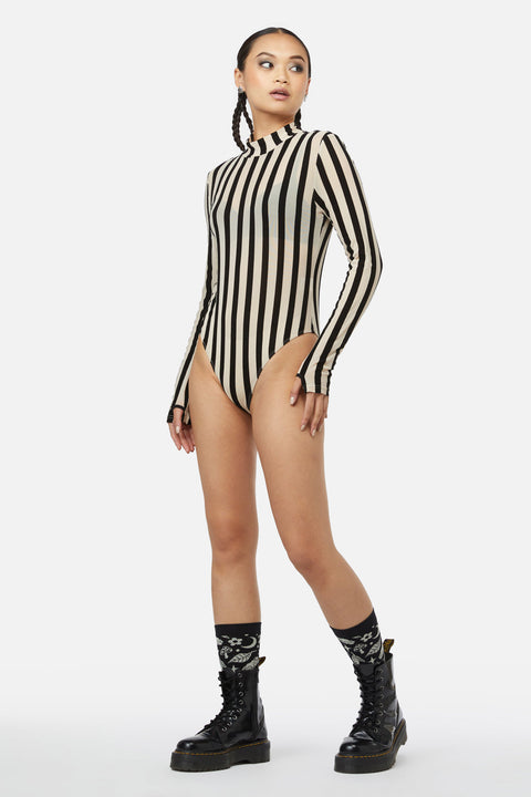 Body mit auffälligem Muster-4