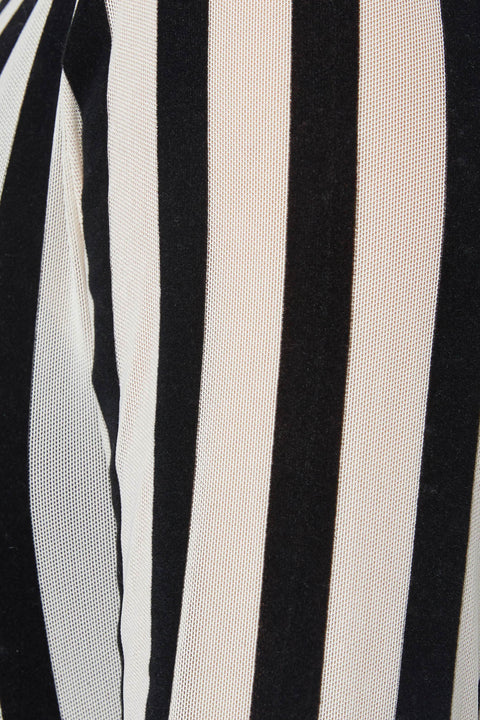 Body mit auffälligem Muster-1