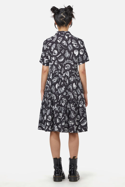 Kleid mit Körperfossilien-Print-4