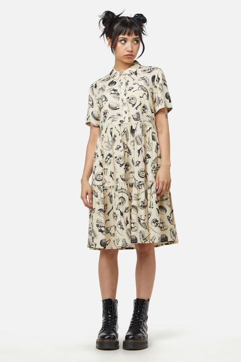 Kleid mit Körperfossilien-Print-6