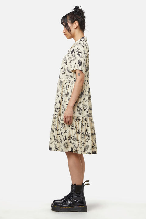 Kleid mit Körperfossilien-Print-7