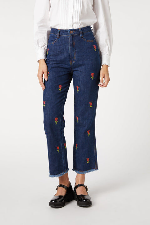 Jeans mit Tulpenstickerei-1